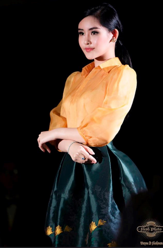 Trăm bức ảnh như một, Lê Âu Ngân Anh bị chê có biểu cảm bất biến